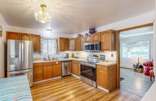 Northeast Anchorage House | Rustic dog-friendly home close to skiing, mountains, and golf course