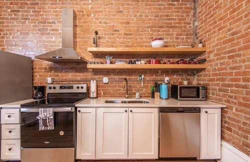 Ogden House | Rustic Downtown Retreat – Cozy Beds & Central Loc