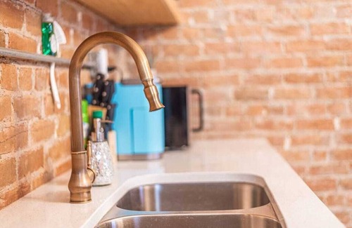 Ogden House | Rustic Downtown Retreat – Cozy Beds & Central Loc