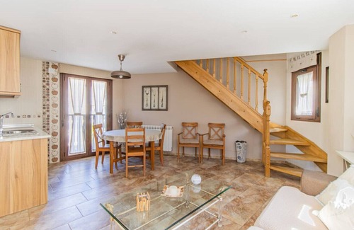 Senegue House | Rustic Duplex in the Pyrenees - Garden & Parking