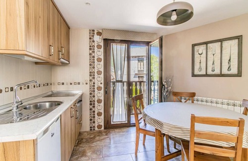 Senegue House | Rustic Duplex in the Pyrenees - Garden & Parking