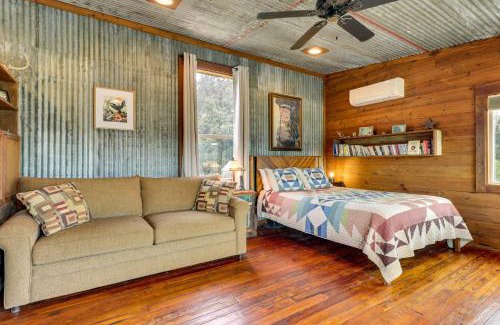 Mason Apartment | Rustic Eco-Cabin Llano River Getaway on 68 Acres!