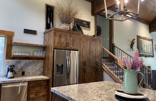 West Yellowstone Cabin | RUSTIC Elegance ELEVATED! Hot Tub and more! Only 10 Minutes from Yellowstone NP!