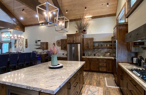 West Yellowstone Cabin | RUSTIC Elegance ELEVATED! Hot Tub and more! Only 10 Minutes from Yellowstone NP!