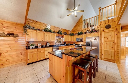 Helen House | Rustic Elegance –Luxury Cabin in Gated Innsbruck Resort with Hot Tub & Fire Pit