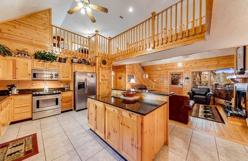 Helen House | Rustic Elegance –Luxury Cabin in Gated Innsbruck Resort with Hot Tub & Fire Pit