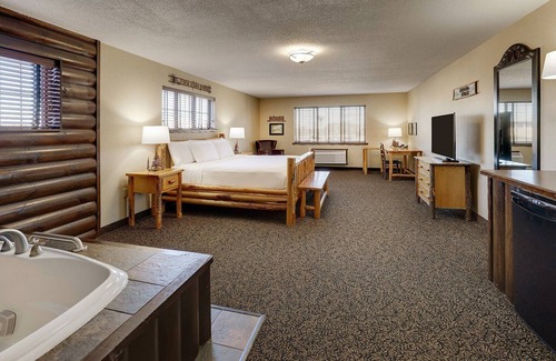 Moline Hotel | Rustic Elegance near Mississippi River, Heated Inside Pool | 3 Units