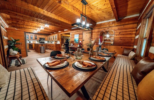 Weaverville House | Rustic Elegance, Theatre, Arcade, Sauna, and Mountain Views @ Beaver Cabin