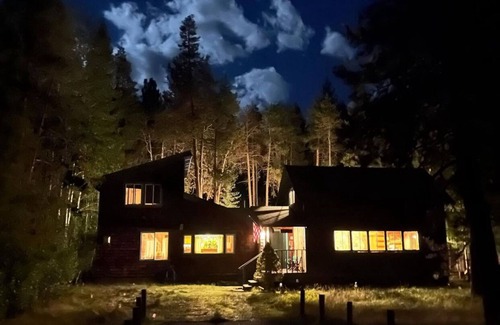 Tahoe Meadows Cabin | Rustic Family Cabin/Private Beach—Monthly Rental