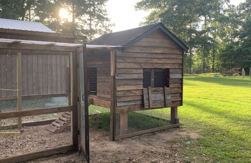 Phenix City House | Rustic Farm cottage with firepit-horses, goats and fresh eggs every morning.