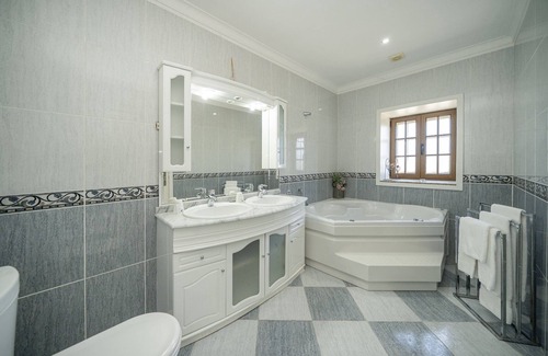 Povoa de Lanhoso Other | Rustic farm with swimming pool and playground!