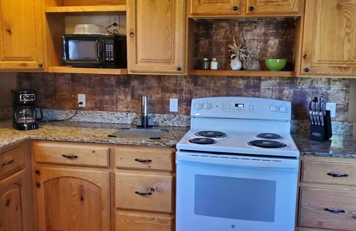 Augusta House | Rustic Farmhouse-Walk to Main Street Augusta