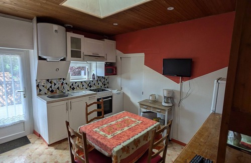 Saint-Julien-des-Landes Cottage | Rustic cottage with games room and animals in the countryside