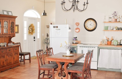 New Market Apartment | Rustic French Country Charm 1 Bed-1 Bath w/Washer & Dryer in New Market, VA!