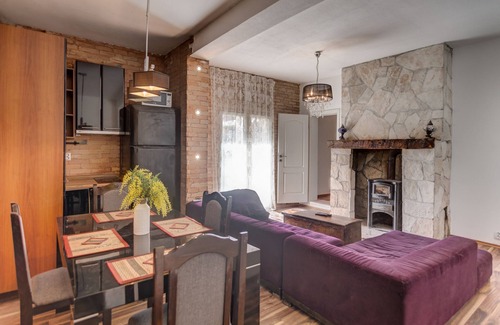 Tomicici Apartment | Rustic Garden Two Bedroom Apartment
