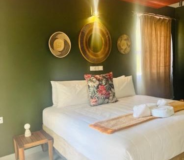 Maun Hotel | Rustic Gate Lodge and Campsite