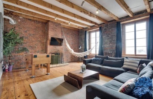 International District Apartment | Rustic Gem In the heart of Old Montreal