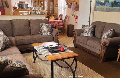 La Sal House | Rustic Get-Away Near The La Sal Mountains 35 Miles Southeast Of Moab, Utah.