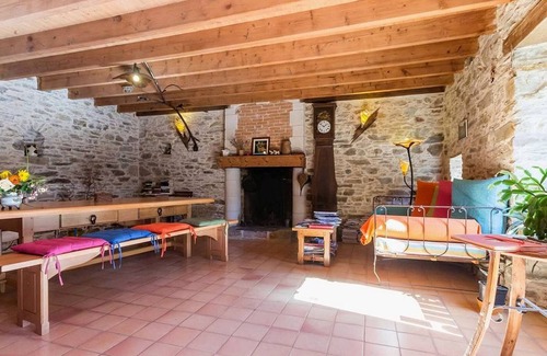 Bouvron Bed & Breakfast | Rustic Getaway: Cozy Room, Private Bath, Breakfast, and Family Friendly in Bouvron