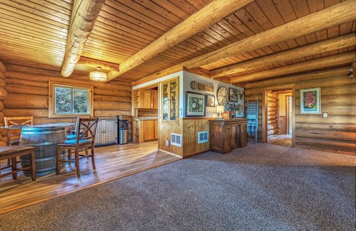 Lyle House | Rustic Getaway in Eastern End of The Columbia River Gorge!