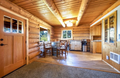 Lyle House | Rustic Getaway in Eastern End of The Columbia River Gorge!