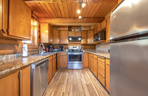 Lyle House | Rustic Getaway in Eastern End of The Columbia River Gorge!