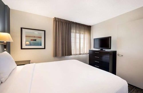 Baymeadows Resort | Rustic Getaway in Jacksonville! 2 Spacious Units, Full Kitchen, Pets Allowed!