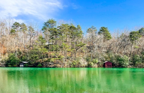Fort Payne Cabin | Rustic Getaway! Tucked Away Cabin at Little River Canyon