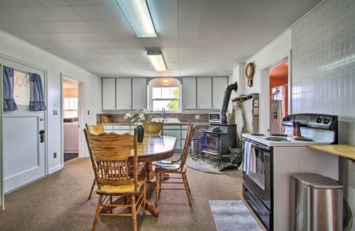 Grantsdale Cottage | Rustic Hamilton Farmhouse: Stunning Mtn Views