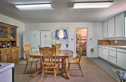 Grantsdale Cottage | Rustic Hamilton Farmhouse: Stunning Mtn Views