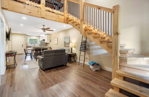 Branson House | Rustic Hickory Hideaway