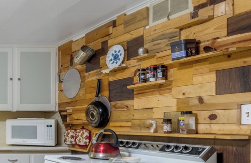 Idaho Falls Apartment | Rustic Hideaway 1-bedroom apartment in Central Idaho Falls, with WiFi