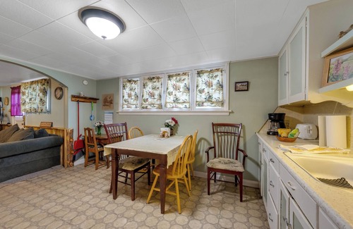 Idaho Falls Apartment | Rustic Hideaway 1-bedroom apartment in Central Idaho Falls, with WiFi