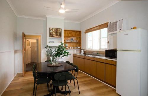 Hacketts Gully House | Rustic Hills Getaway
