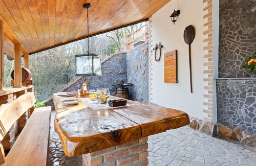 Donja Stubica House | Rustic Holiday Home in Donja Stubica with Terrace