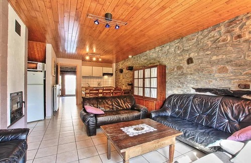 Sainte-Ode House | Rustic holiday home in Sainte-Ode with garden