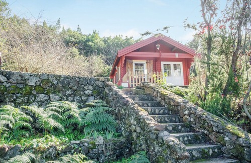 Sauzal House | Rustic Holiday Home La Cabana Roja with Wi-Fi, Garden & Terrace; Parking Available