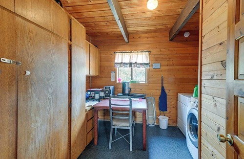Chiloquin Cottage | Rustic Home w/Deck & Grills on Williamson River!