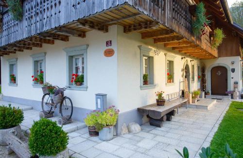 Studor House | Rustic House 13