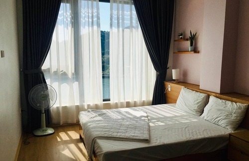 Cat Hai Hotel | Rustic House