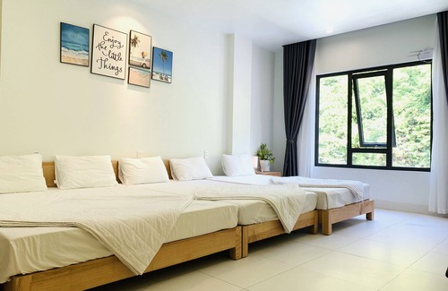 Cat Hai Hotel | Rustic House