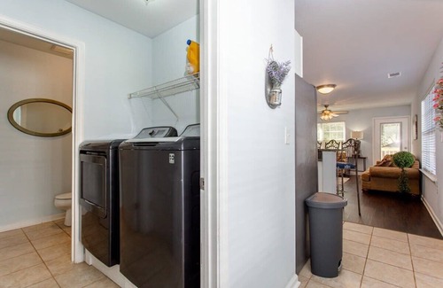 Edgewood House | Rustic-Industrial 2/MARTA/Good Eats/Sleeps 6