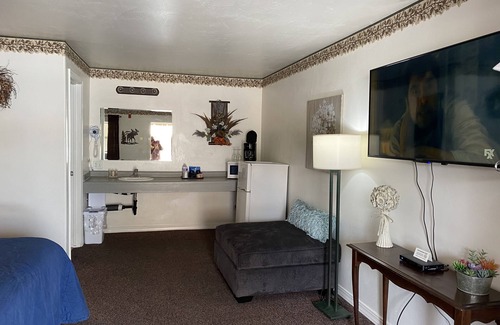 Ely Hotel | Rustic Inn Motel