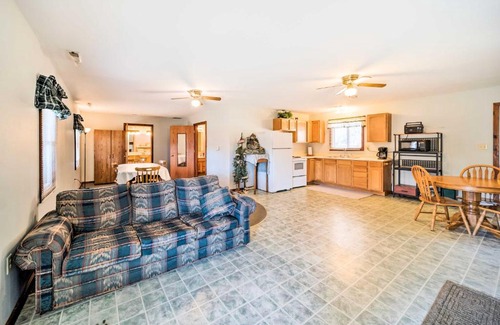 Bellevue House | Rustic Iowa Cabin 10 Mi to Maquoketa Caves