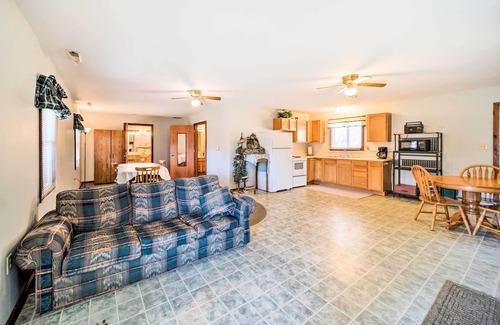 Bellevue Cabin | Rustic Iowa Cabin: 10 Mi to Maquoketa Caves