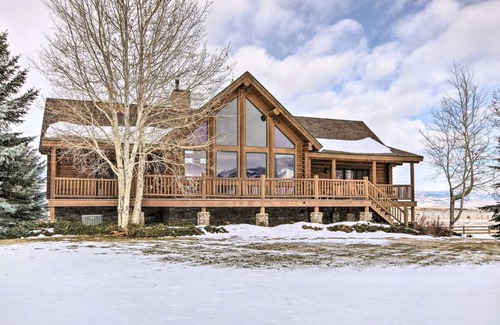 Livingston House | Rustic Livingston Home with Deck and Mtn Views!
