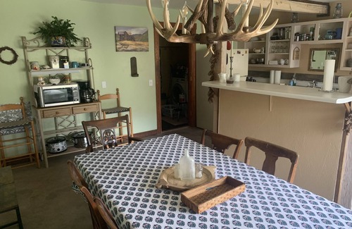 Durango House | Rustic Lodge in the Animas Valley. 5 minutes to Durango, 15 minutes to Purgatory