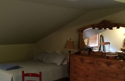 Willisburg House | Rustic Lodge On Farm centered on Bourbon Trail!