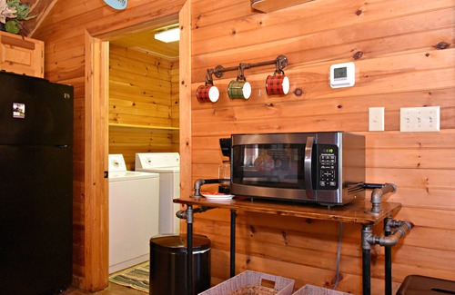 Concan House | Rustic lodge retreat minutes from the Frio!