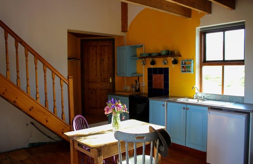 Ventry House | Rustic loft apartment right at the begining of the Slea Head drive